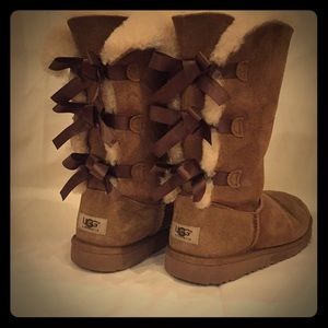 Ugg tall Bailey bow girls size 6 tan